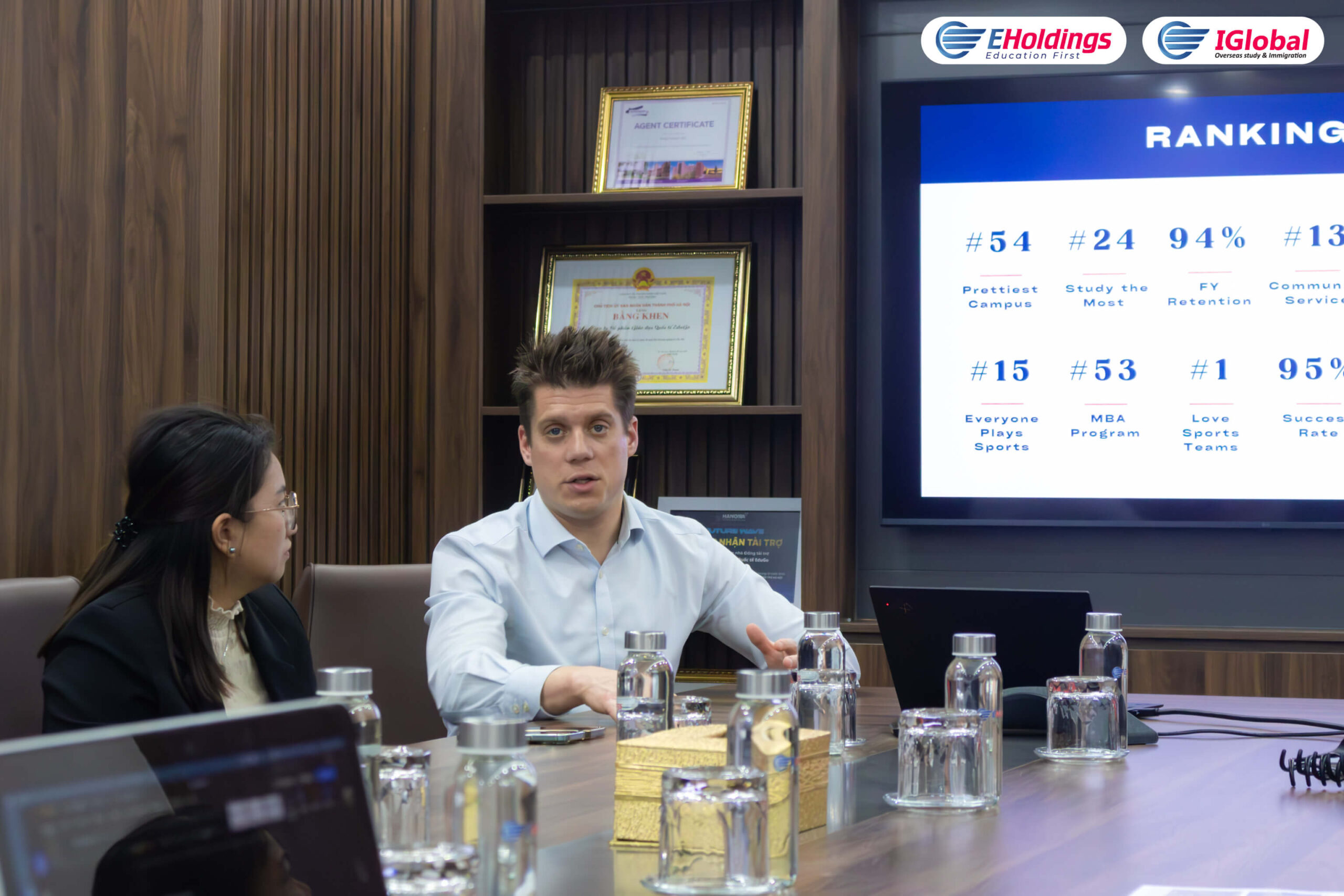 Mr. Tim Smetana – Managing Director thảo luận về chương trình Du học Mỹ tại Gonzaga 