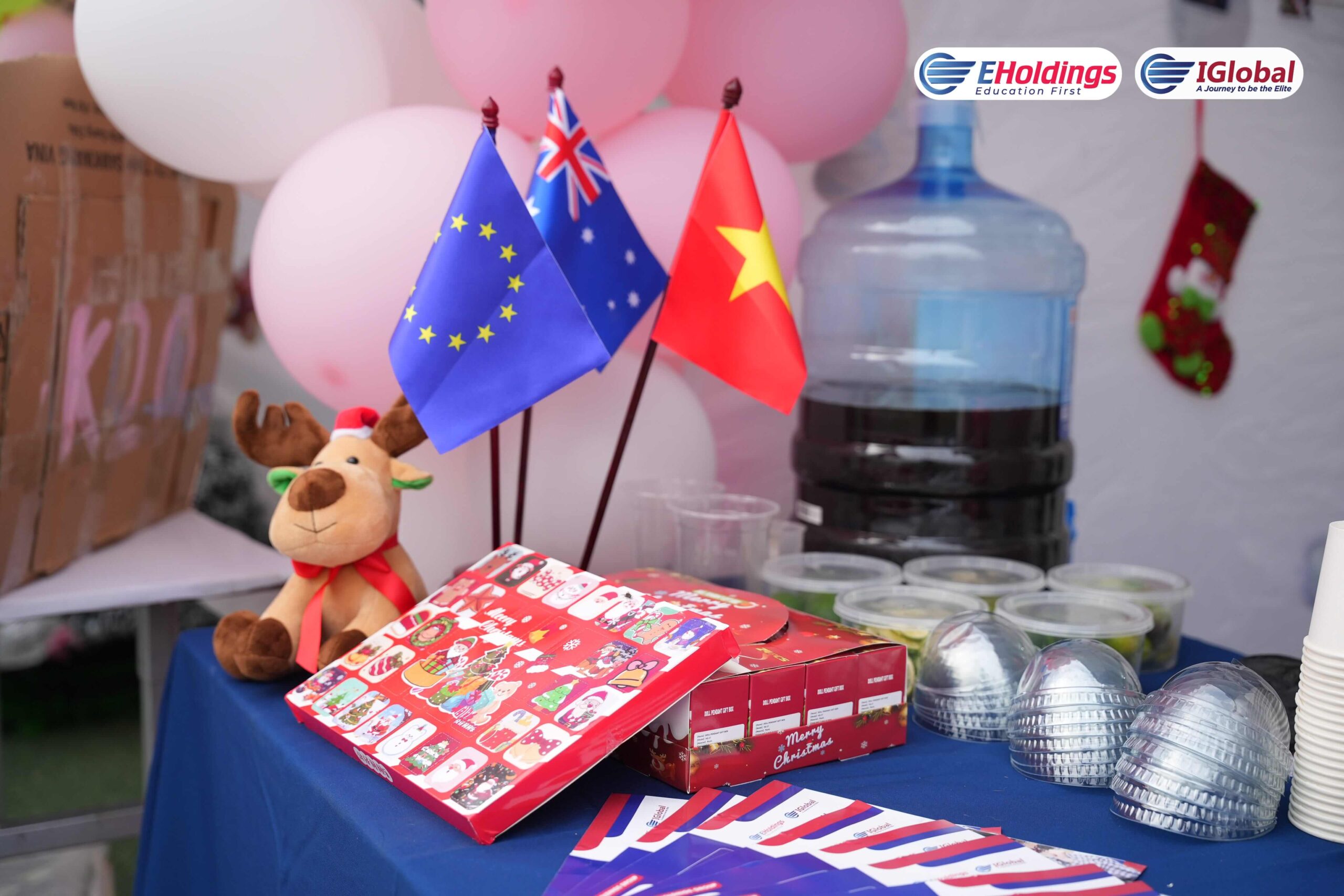 Gian hàng Giáng sinh IGlobal với đặc trưng văn hoá Úc và Canada