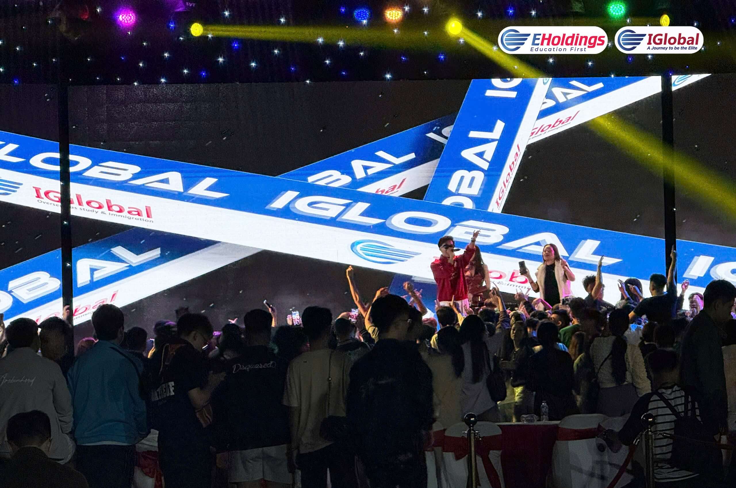 Lễ hội âm nhạc bùng nổ với màn trình diễn DJ đẳng cấp